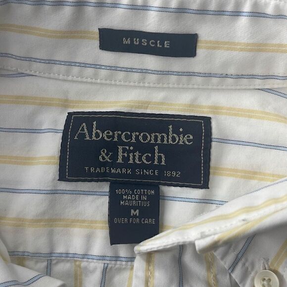 Abercrombie & Fitch cotton long sleeve button down muscle shirt.  Size Medium. - Picture 3 of 5